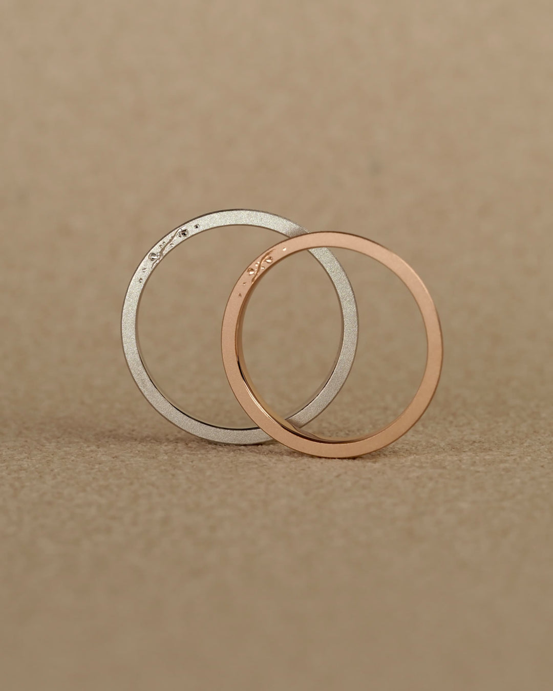 梅の花がデザインの結婚指輪